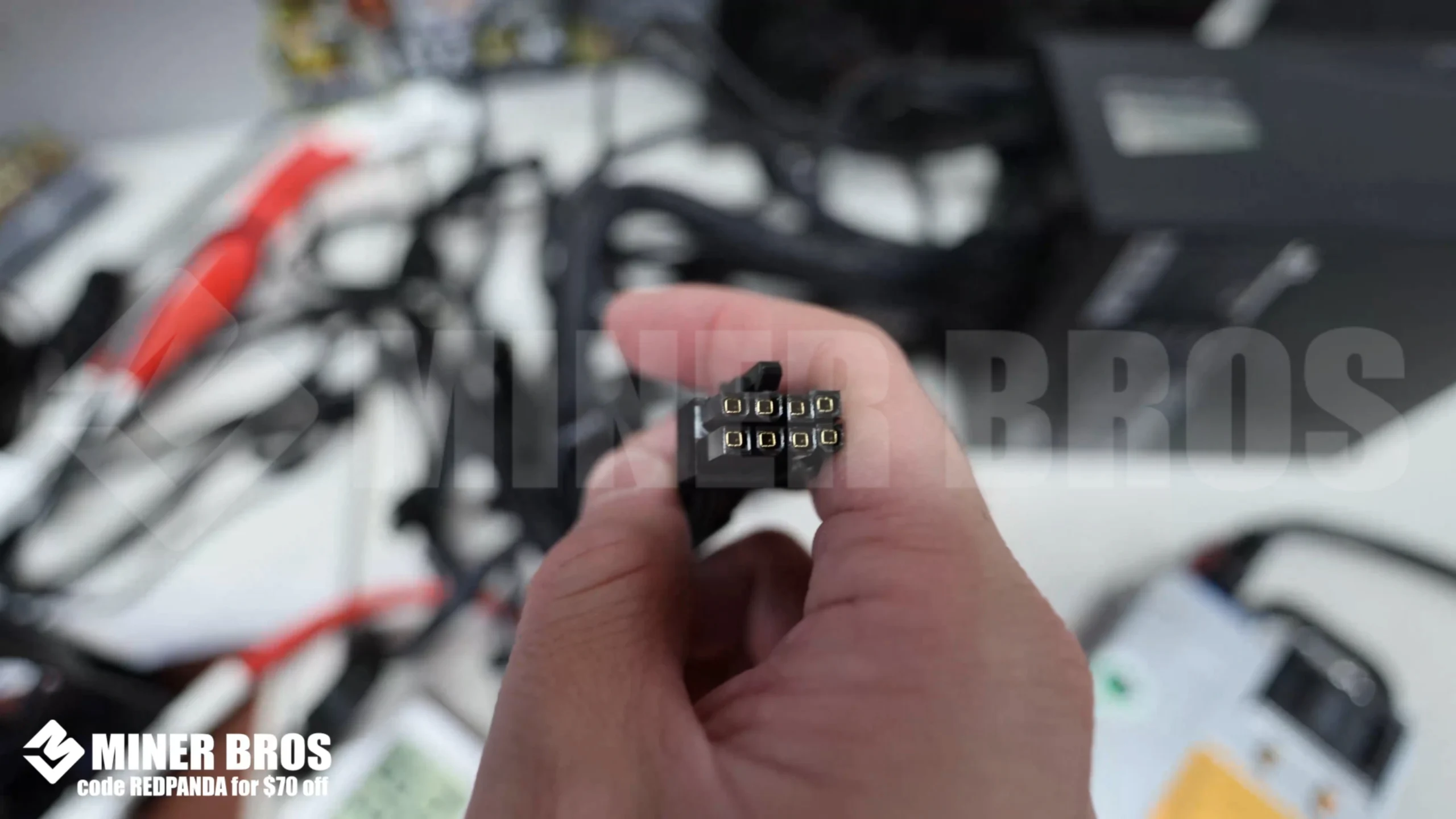 ATX power supply comes with a PCIe cable - 6