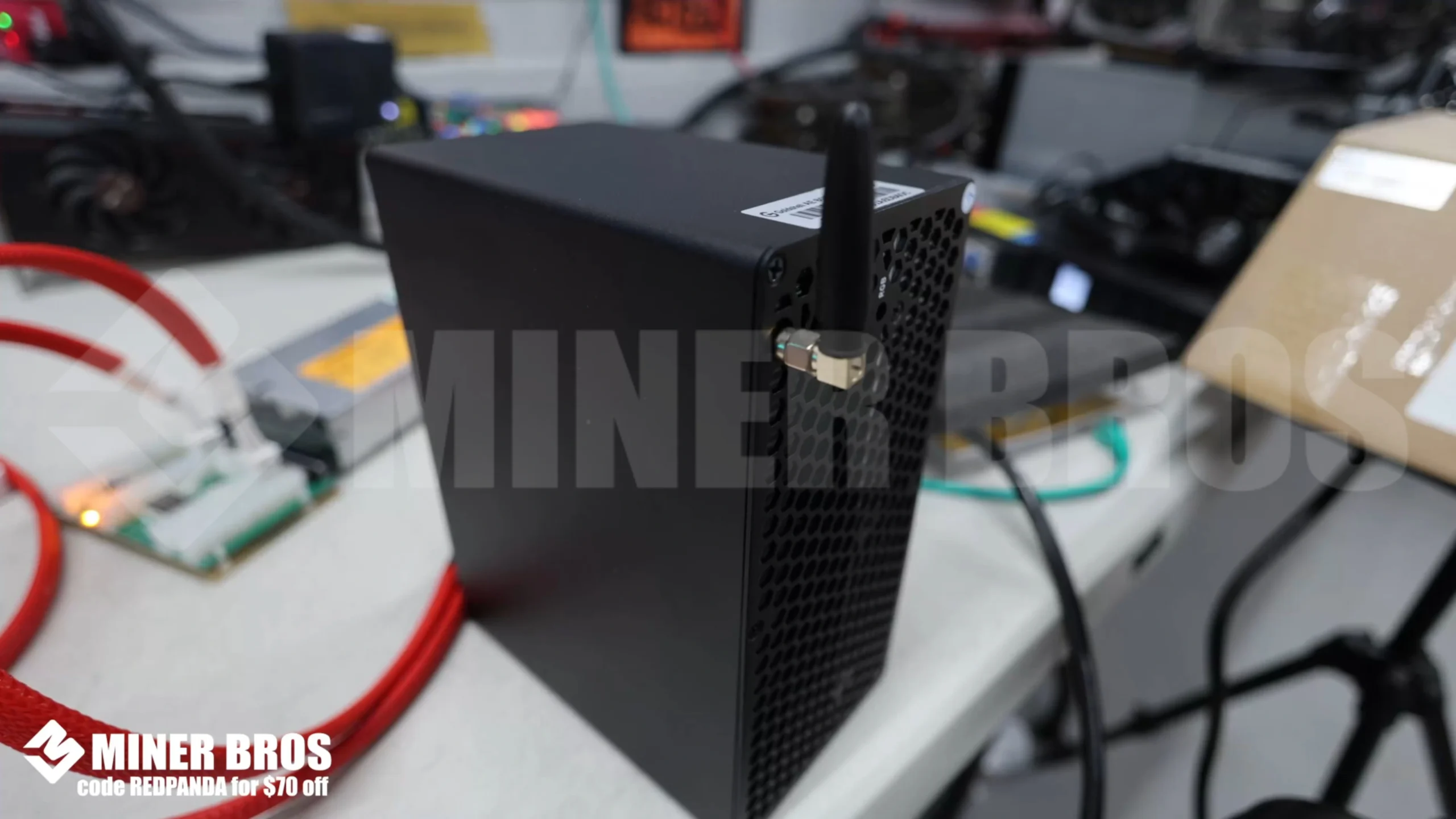 Goldshell AE Box includes a Wi-Fi antenna, attachable to the back - 4