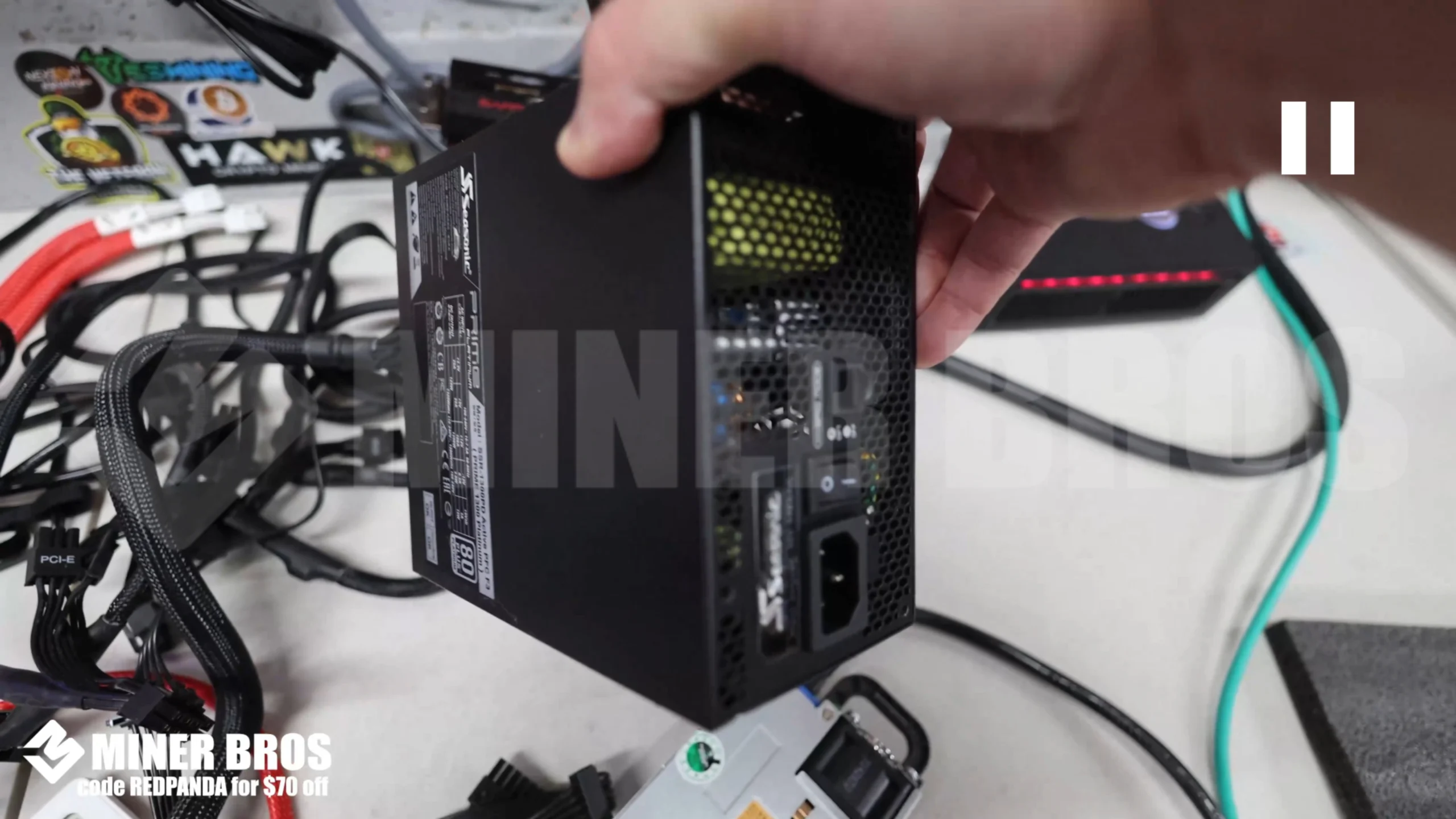 Goldshell AE Box supports two power supplies, including a 550W–600W ATX supply - 5