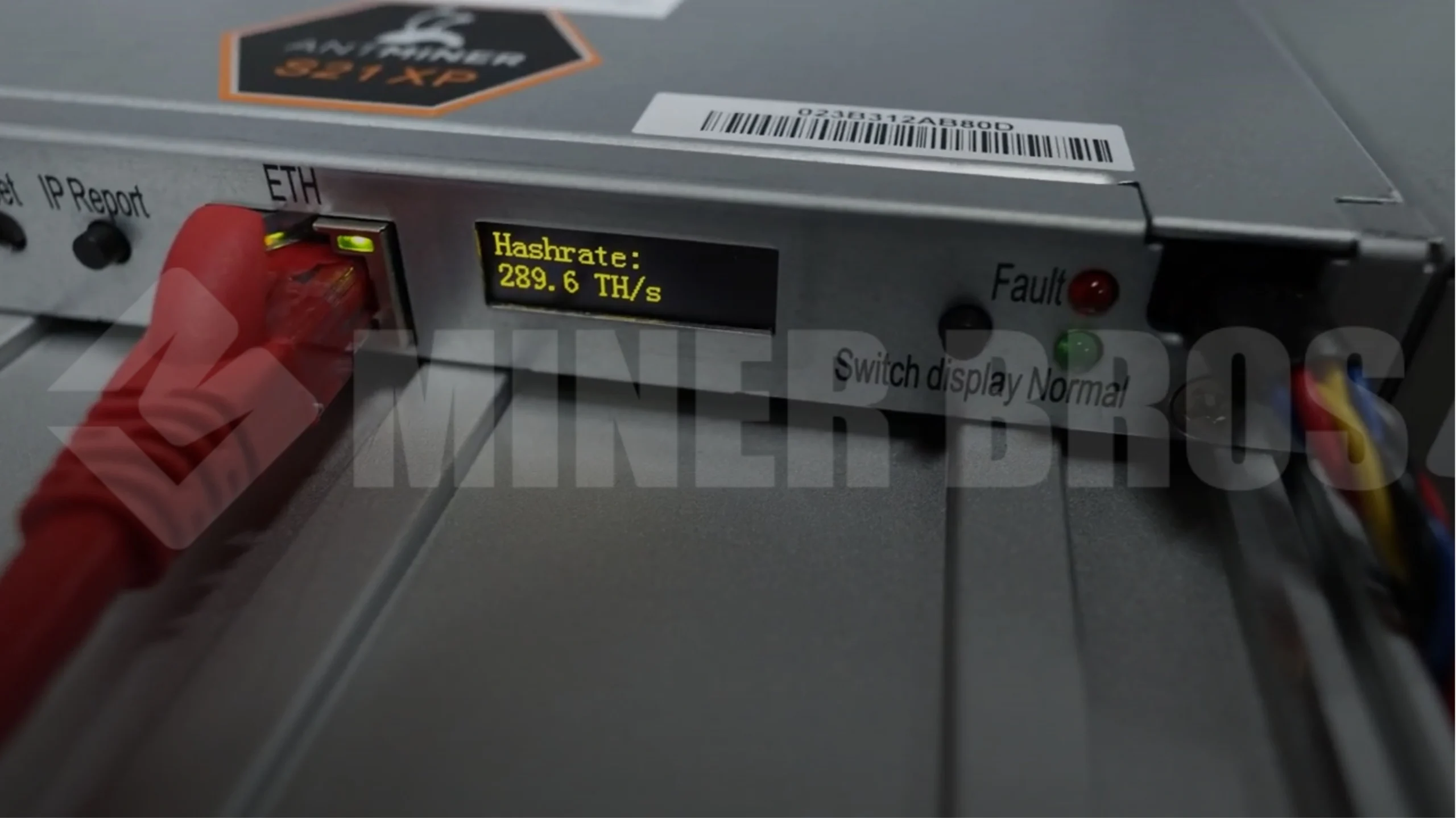 El Antminer S21 XP muestra un hashrate en tiempo real fluctuante - 33