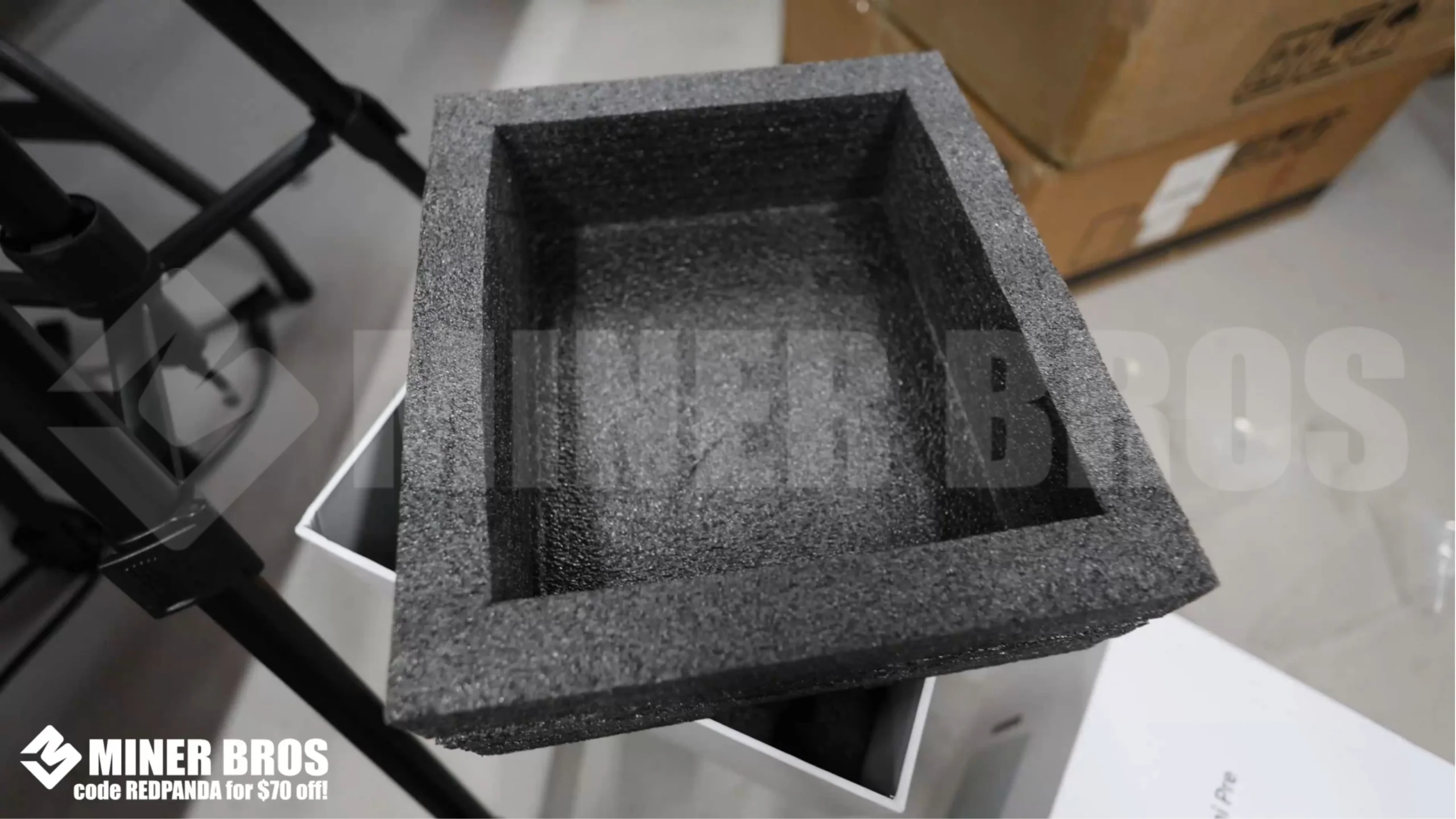 VolcMiner D1 Mini Pre from the packaging and place it on a stable, flat surface in a well-ventilated area - 2