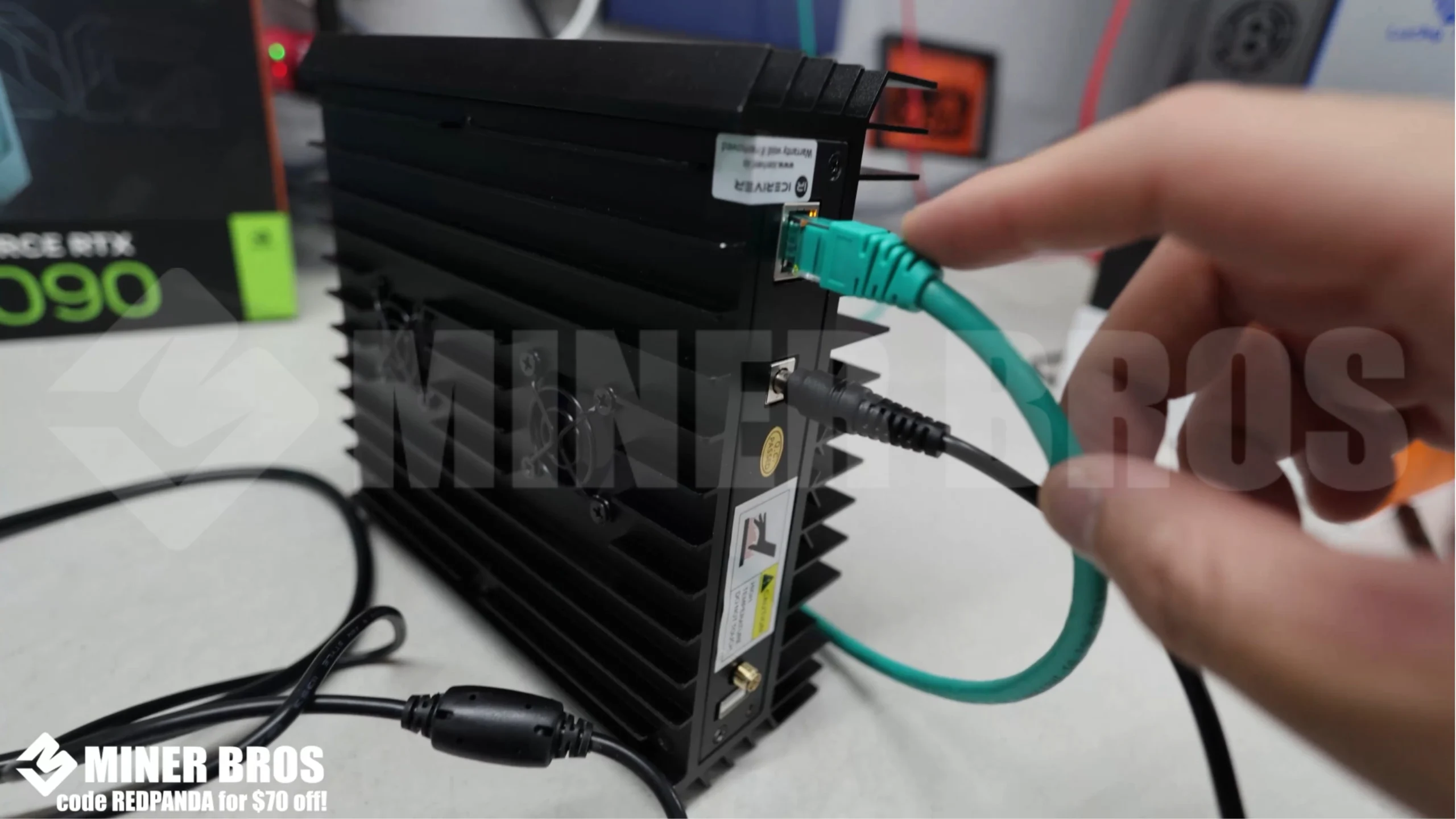 A continuación, conecte el cable Ethernet al ASIC.